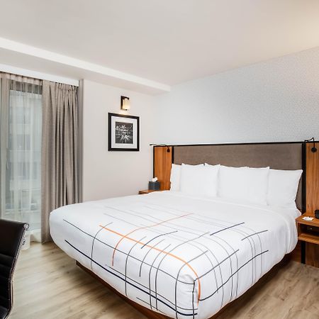 La Quinta By Wyndham Time Square South Hotel New York Exterior photo