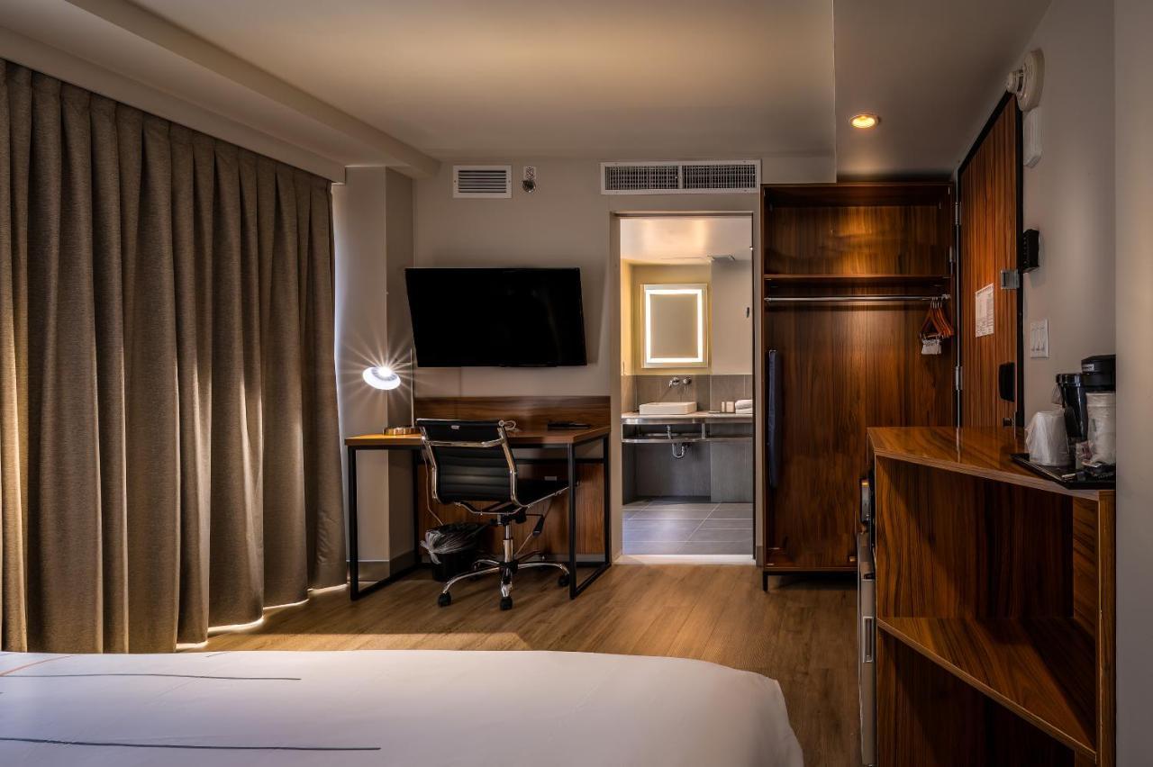 La Quinta By Wyndham Time Square South Hotel New York Exterior photo