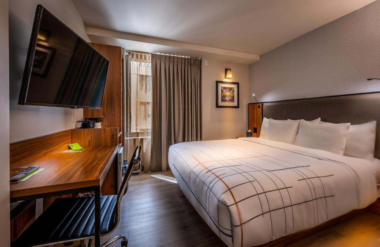La Quinta By Wyndham Time Square South Hotel New York Exterior photo