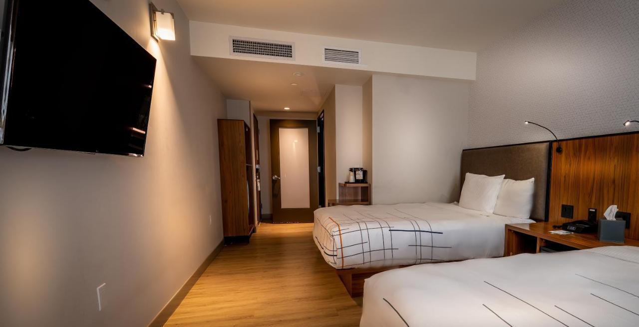 La Quinta By Wyndham Time Square South Hotel New York Exterior photo