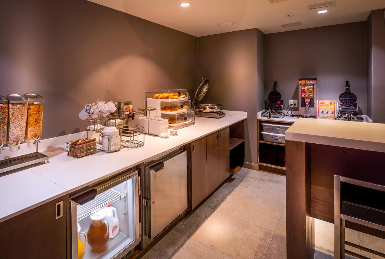 La Quinta By Wyndham Time Square South Hotel New York Exterior photo