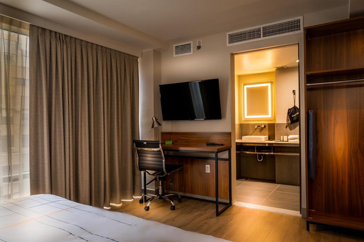 La Quinta By Wyndham Time Square South Hotel New York Exterior photo